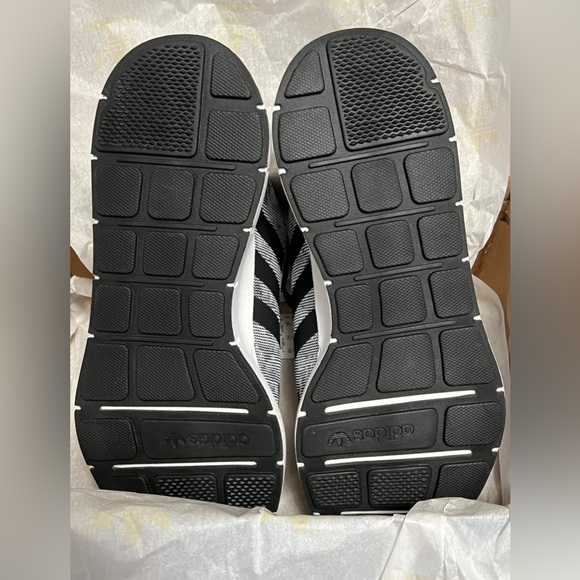 Adidas Swift Run Grey/Cloud White/Core Black Men's Shoe Size 9.5 - Picture 4 of 5